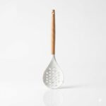 ESPUMADERA DE SILICONA C/MANGO MADERA 32CM ART DL11004 DAO